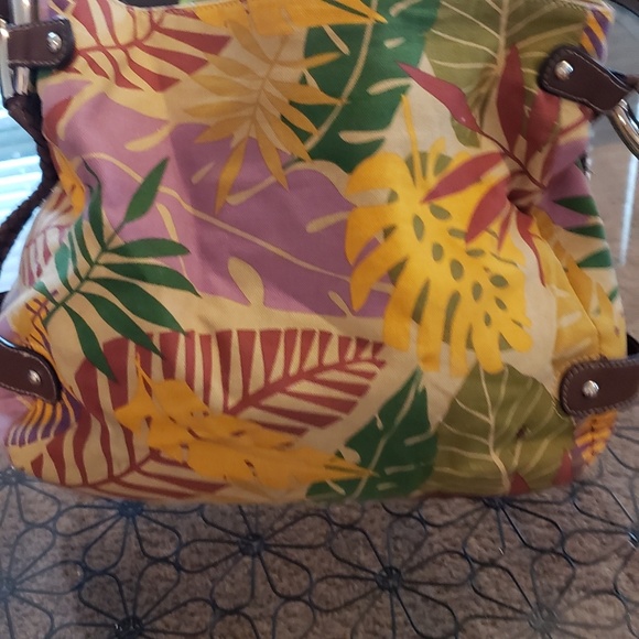 Relic Handbag - Picture 2 of 4